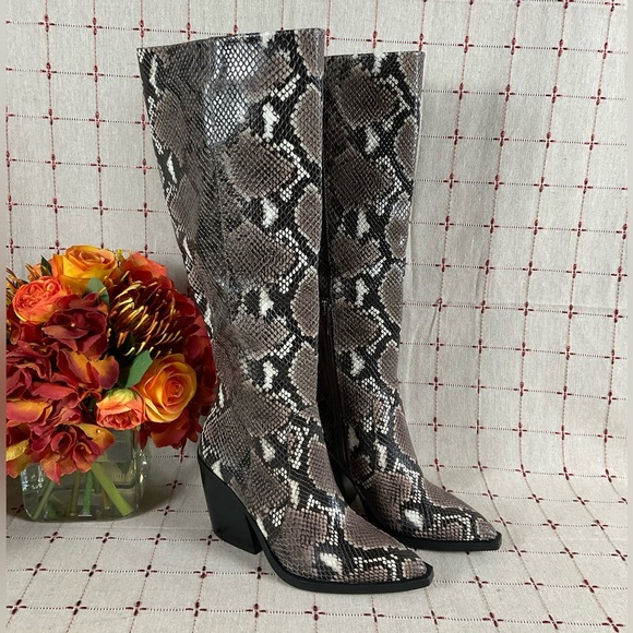 ☘️HP☘️ Vince Camuto Womens Gravana Knee High Boots Snakeskin Embossed Leather 5 - Picture 1 of 9